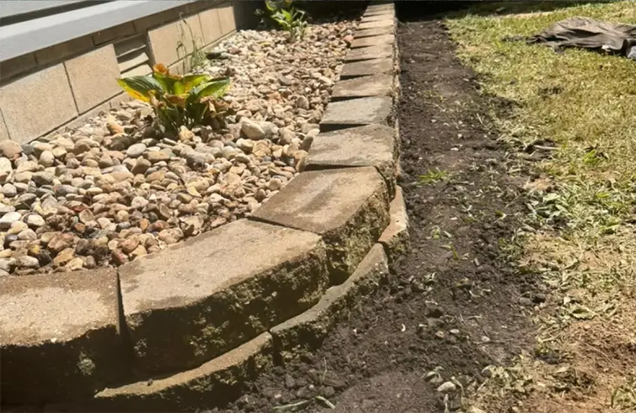 Bloomington Mulch/Rock Installation